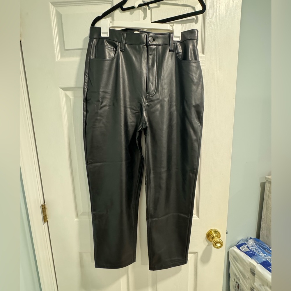 Abercrombie Mom Vegan Leather Pant size 31